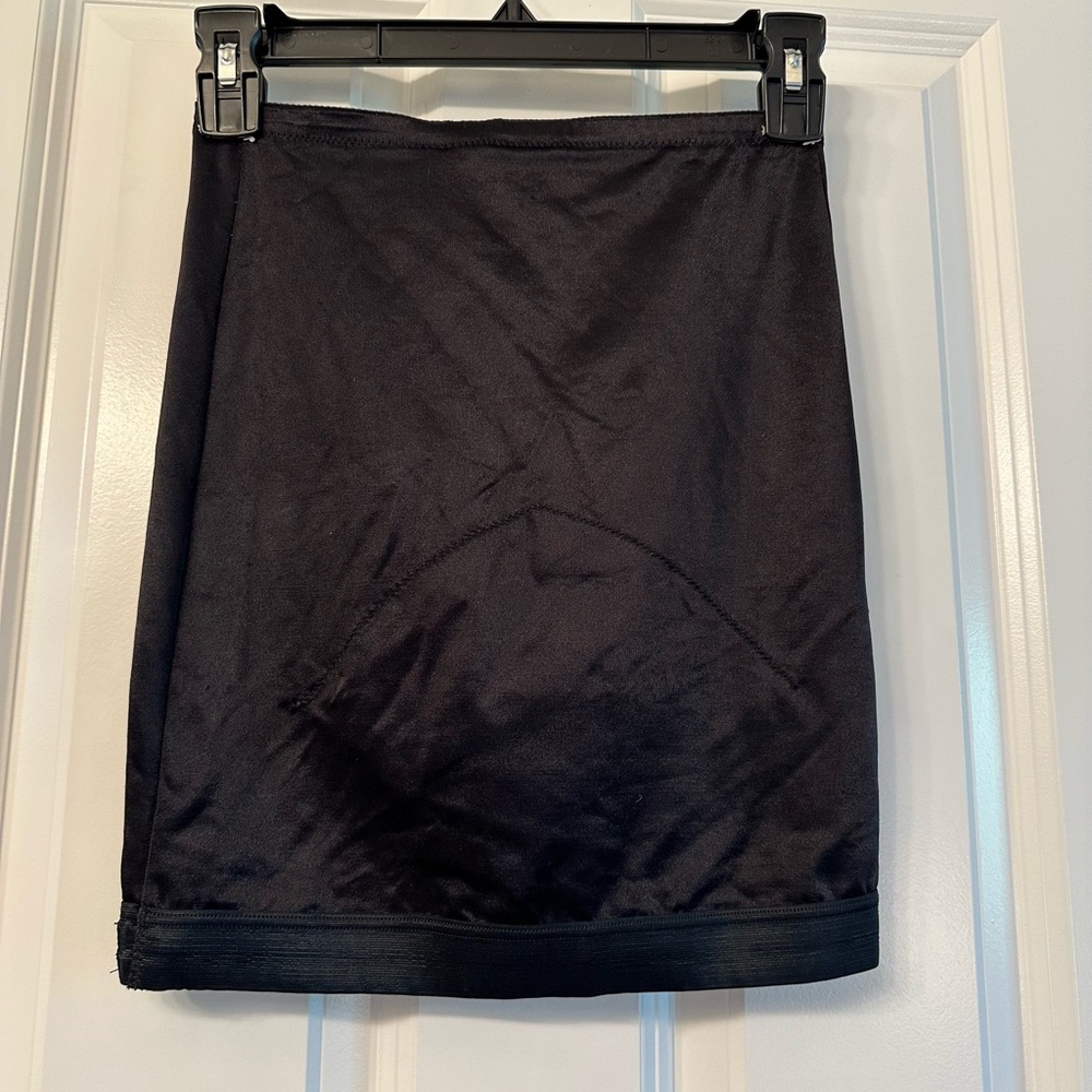 Flexes Black Shape wear Slip, Size Large